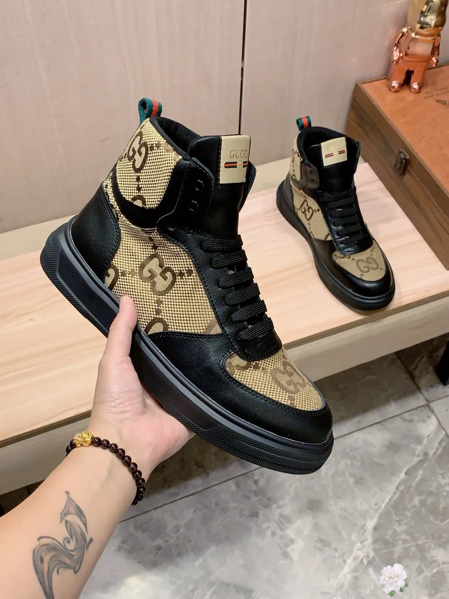 Men's men's shoes💰442💰💰🎩🎩[Lightning][Lightning] "Gucci*" latest • popular casual shoes, top brand [seduce] luxury ~ purchasing agency, top ~ quality. [Strong] The upper is made of imported breathable cowhide with fabric material ➕ Breathable sheepskin feet (•) and fine workmanship. The original stylish and stylish soft rubber wear-resistant and non-slip outsole is light and comfortable on the feet. The real thing looks better when photographed in person. 111: code: 38-44, 3️⃣ colors selected